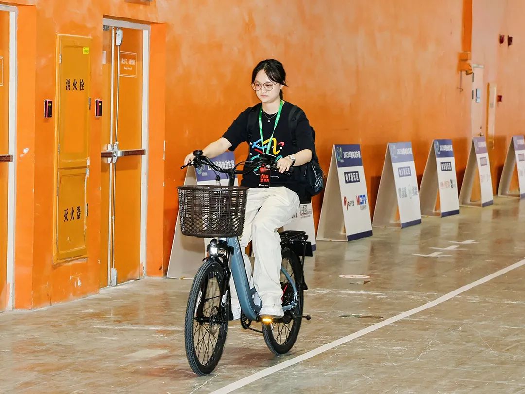 左右滑动查看ibike系列图集同时,可人电动ibike都市版,ibike运动版,i