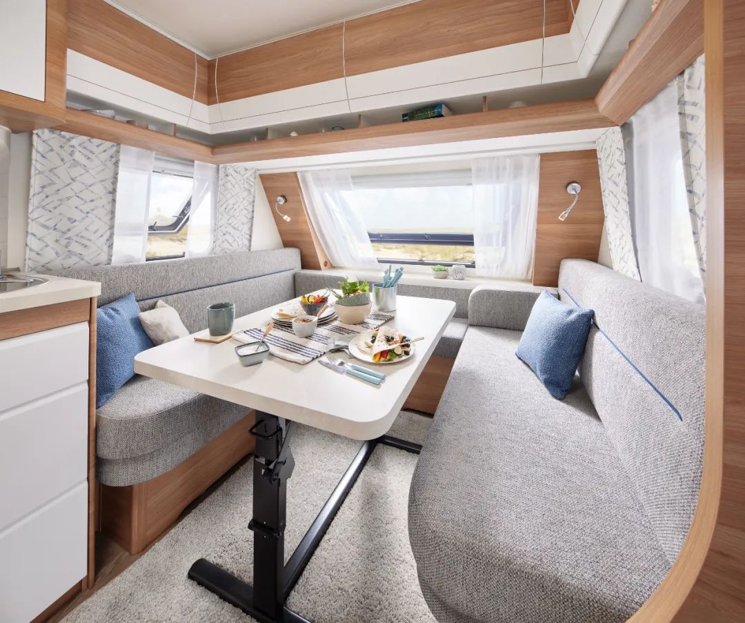 hobby旅居拖挂房车亮相比亚迪腾势n8新车路试活动